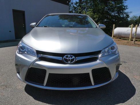 Used 2017 Toyota Camry XSE FWD image 2