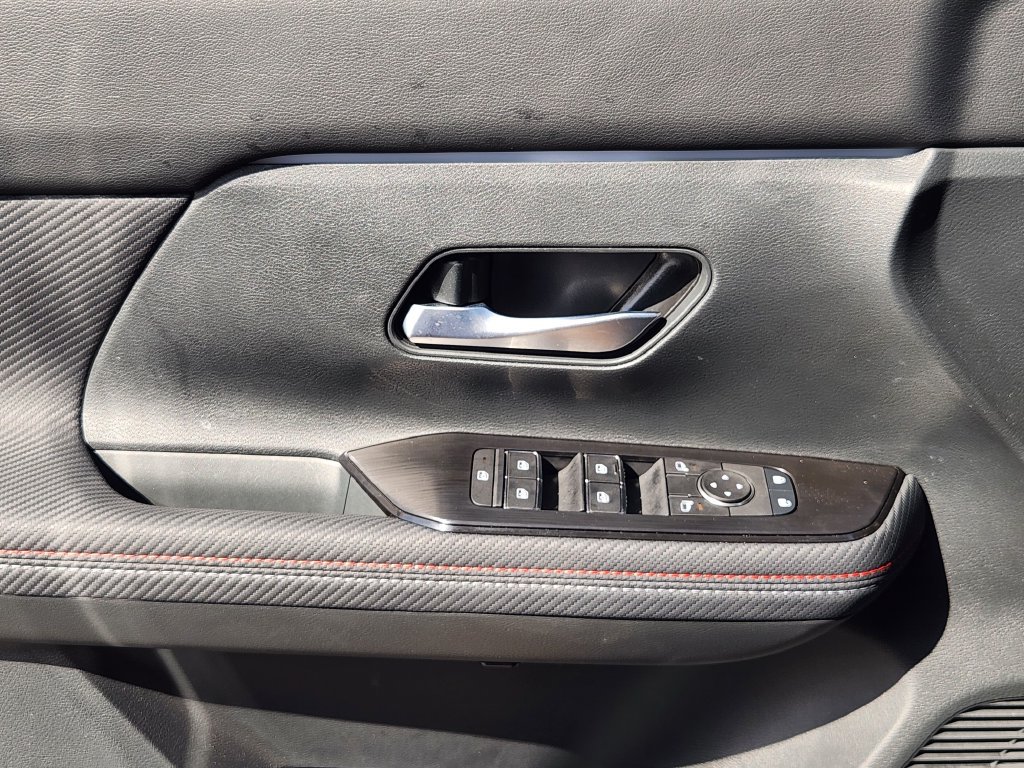 Used 2026 Nissan Kicks SR w/ SR Premium Package FWD image 24