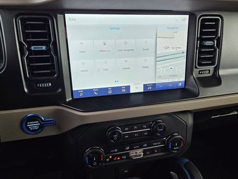 Used 2022 Ford Bronco Wildtrak image 11