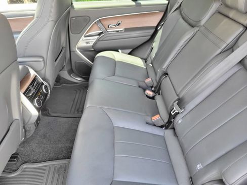 Used 2024 Land Rover Range Rover SE AWD/4WD image 11