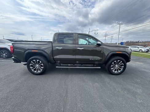 Used 2024 GMC Canyon Denali image 9