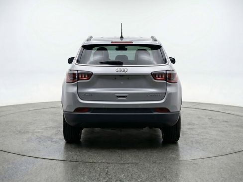 Used 2025 Jeep Compass Latitude AWD/4WD image 6