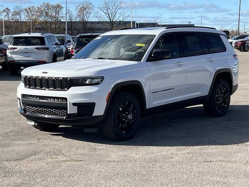 New 2025 Jeep Grand Cherokee L Altitude image 6