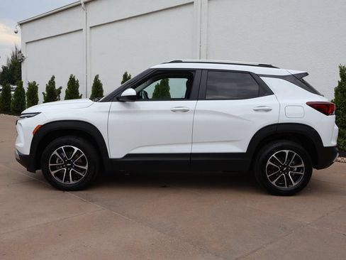Used 2025 Chevrolet TrailBlazer LT AWD/4WD image 4