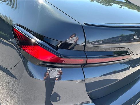 Used 2023 BMW 760i xDrive AWD/4WD image 29