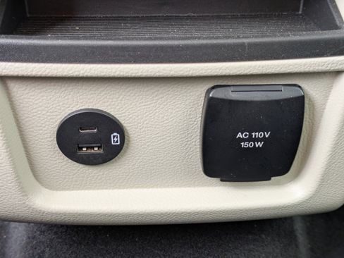 Used 2021 Ford Edge Titanium image 17