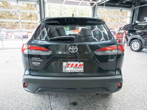 Used 2023 Toyota Corolla Cross XLE image 3