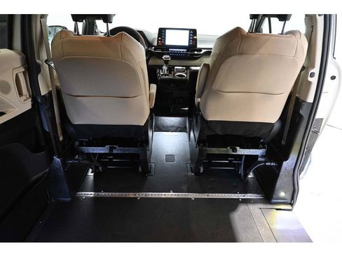 Used 2023 Toyota Sienna XLE w/ XLE Plus Package AWD/4WD image 20