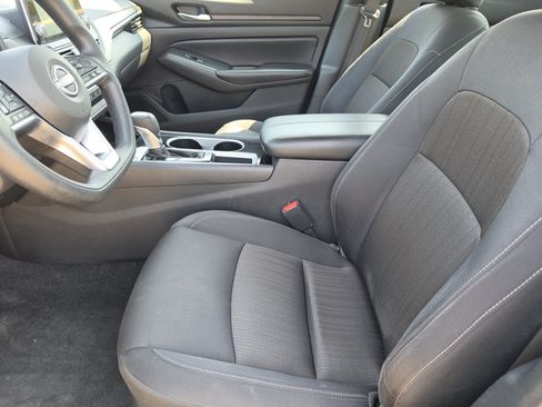 Used 2024 Nissan Altima 2.5 SV FWD image 11