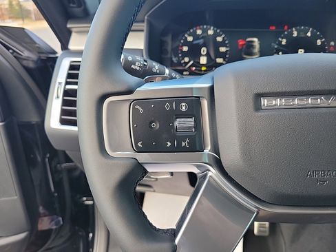 Used 2025 Land Rover Discovery Dynamic SE image 39