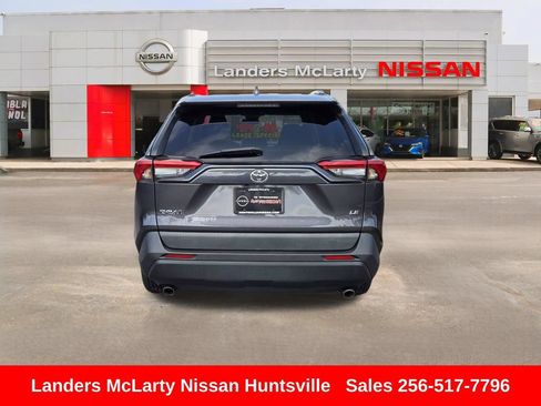 Used 2021 Toyota RAV4 LE FWD image 5