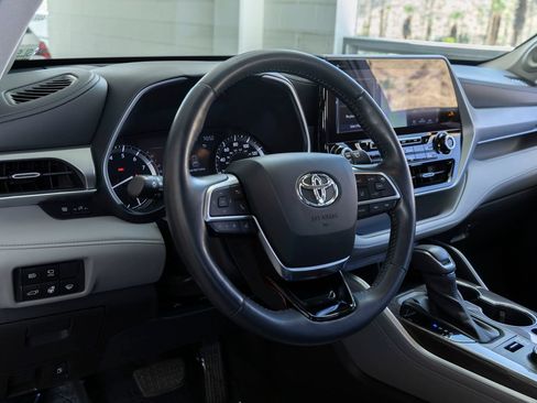 Used 2020 Toyota Highlander Platinum AWD/4WD image 15