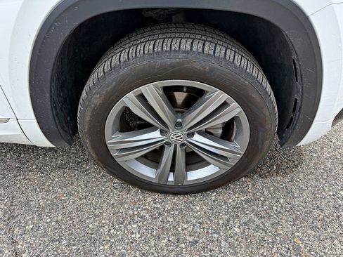 Used 2020 Volkswagen Atlas SE w/ Towing Package image 11