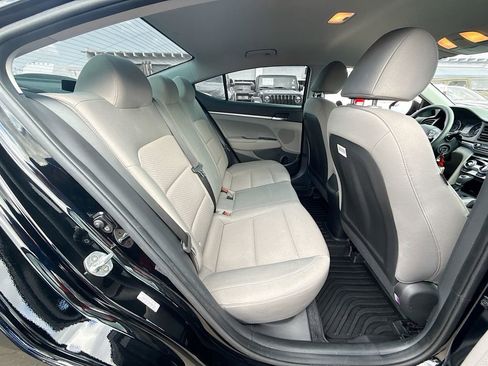 Used 2019 Hyundai Elantra SE image 31