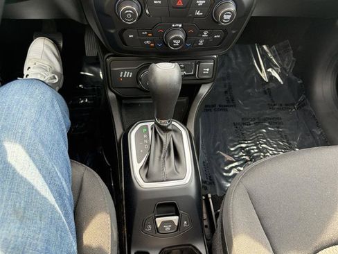 Used 2023 Jeep Renegade Altitude w/ Sun/Sound Group AWD/4WD image 23