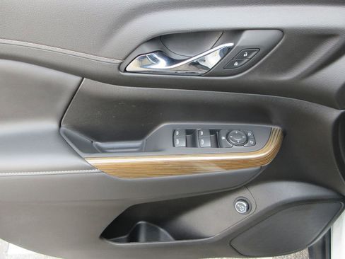 Used 2023 GMC Acadia SLE w/ Driver Convenience Package image 23