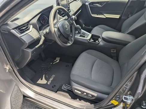 Used 2019 Toyota RAV4 XLE w/ Convenience Package FWD image 9