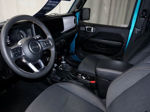 Used 2024 Jeep Wrangler Unlimited Sahara w/ Technology Group AWD/4WD image 25