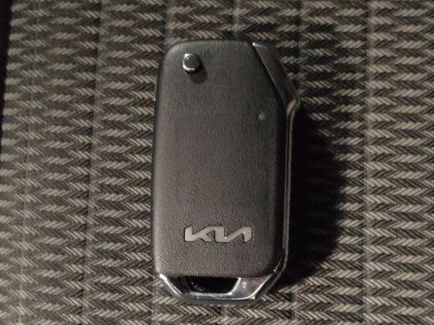 Used 2023 Kia Sorento LX FWD image 32