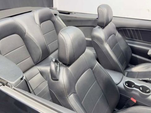 Used 2022 Ford Mustang Premium RWD image 33