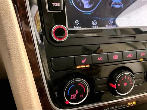 Used 2014 Volkswagen Passat 1.8T Wolfsburg Edition image 29