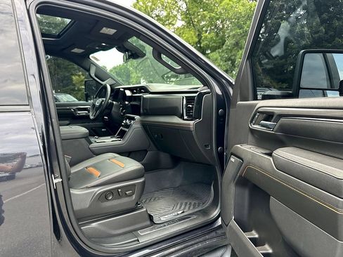 Used 2024 GMC Sierra 2500 AT4 w/ AT4 Preferred Package AWD/4WD image 29
