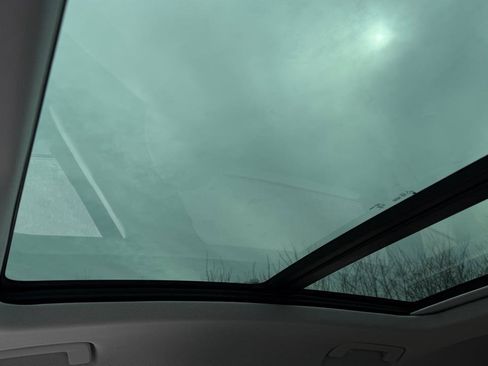 Used 2023 Audi e-tron Premium w/ Convenience Plus Package image 46