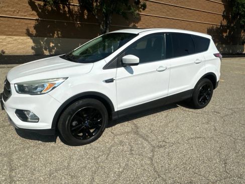 Used 2017 Ford Escape SE FWD image 11