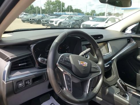 Used 2018 Cadillac XT5 Premium Luxury w/ Driver Assist Package AWD/4WD image 8