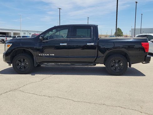 Used 2020 Nissan Titan SV w/ SV Convenience Package image 2