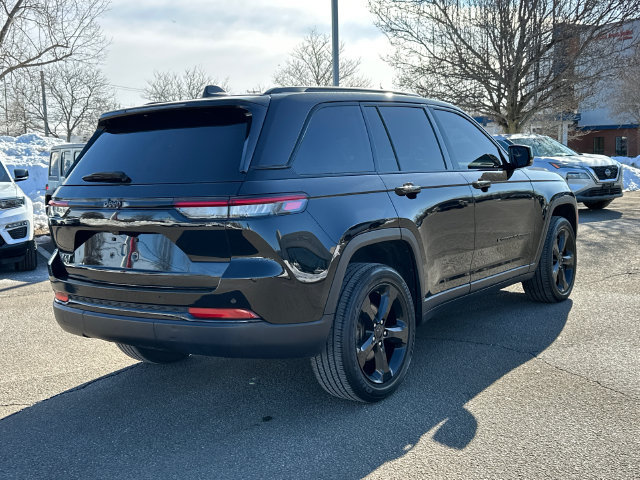 Used 2023 Jeep Grand Cherokee Altitude AWD/4WD image 2