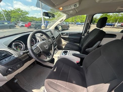 Used 2013 Dodge Grand Caravan SXT FWD image 4