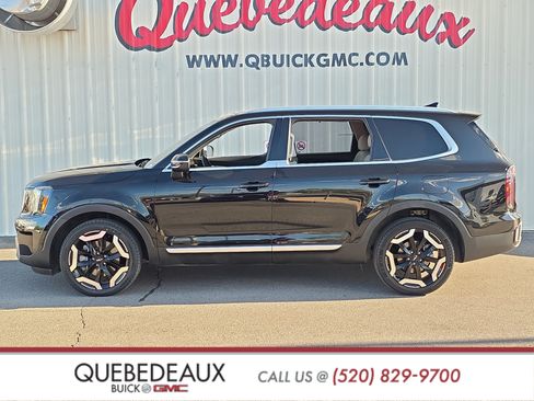 Used 2023 Kia Telluride EX w/ EX Captain's Chair Package FWD image 4
