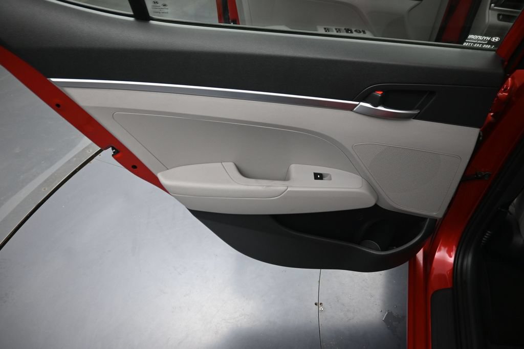 Used 2019 Hyundai Elantra SE FWD image 24