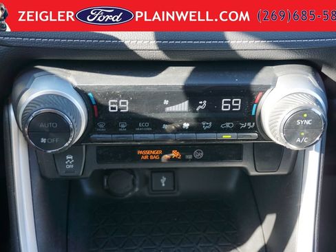 Used 2021 Toyota RAV4 LE AWD/4WD image 18