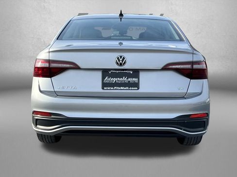Used 2024 Volkswagen Jetta SE image 6