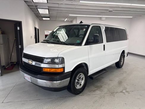 Used 2017 Chevrolet Express 3500 LT w/ LT Preferred Equipment Group RWD image 3