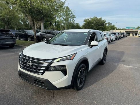 Used 2025 Nissan Rogue SV FWD image 1