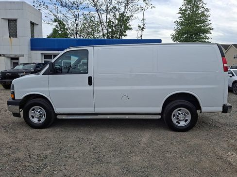 Certified 2022 Chevrolet Express 2500 w/ Driver Convenience Package RWD image 4