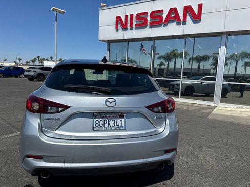 Used 2018 MAZDA MAZDA3 Touring FWD image 4