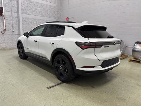 Used 2024 Chevrolet Equinox EV RS image 5