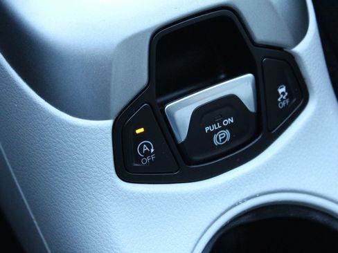 Used 2018 Jeep Compass Latitude w/ Cold Weather Group image 29