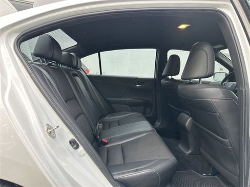 Used 2017 Honda Accord Sport image 19
