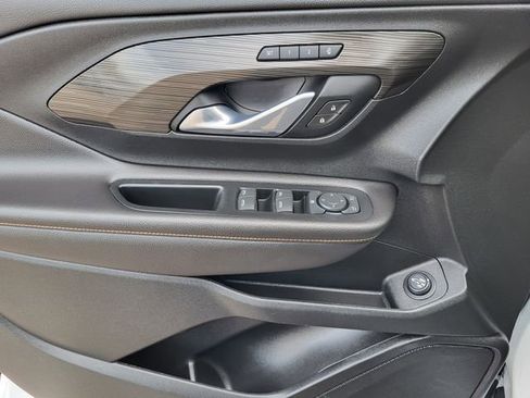 Used 2021 GMC Terrain SLT image 13