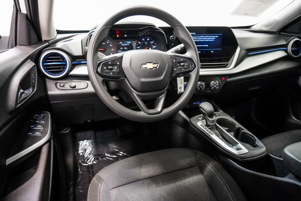 Used 2025 Chevrolet Trax LS FWD image 11