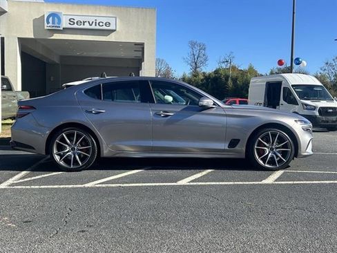 Used 2025 Genesis G70 2.5T image 5