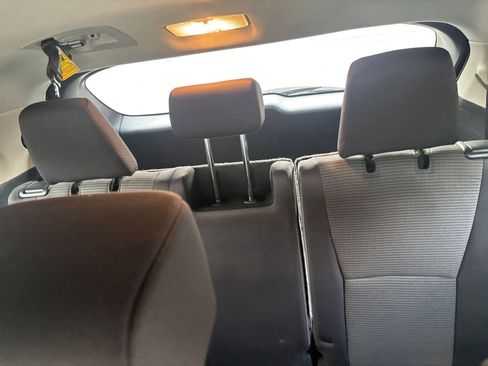 Used 2025 Toyota Highlander LE FWD image 30