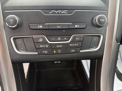 Used 2019 Ford Fusion SE image 44