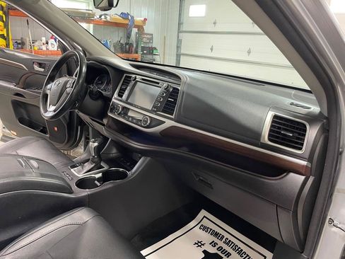 Used 2016 Toyota Highlander Limited AWD/4WD image 27