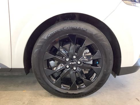 Certified 2024 Kia Carnival SX FWD image 30